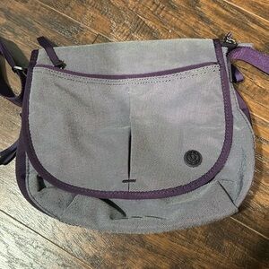 LULULEMON THE ESSENTIALS BAG -- EUC